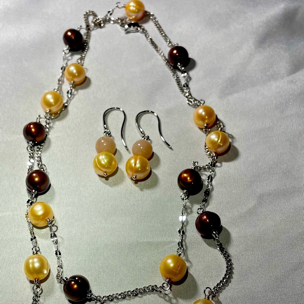 Honora pearl necklace with earrings to match